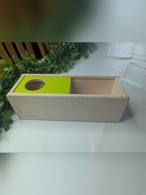 Lovevery Sliding Top Box ( The Thinker Play Kit Months 11, 12+)